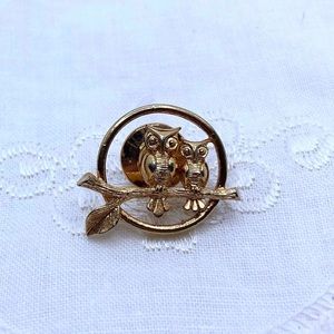 Vintage 70s Avon owl brooch